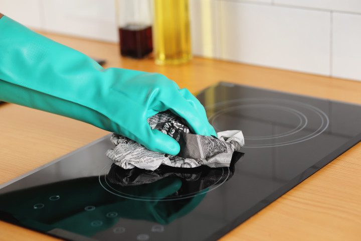Rub with newspaper and a microfiber cloth How To Clean a Ceramic Hob?
