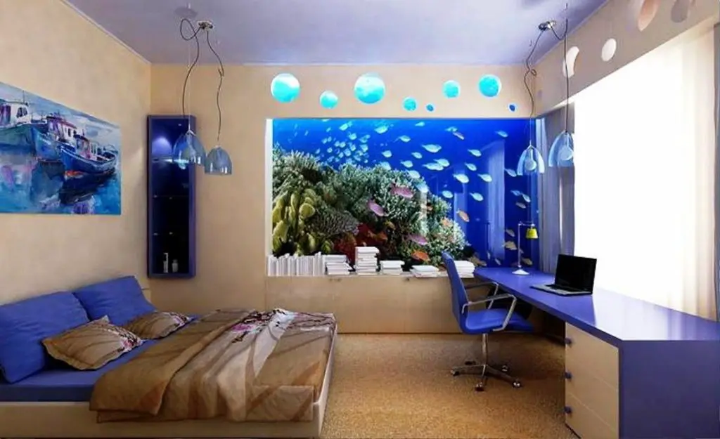 Aquarium from wall to wall: How to Divide a Bedroom into Two Rooms