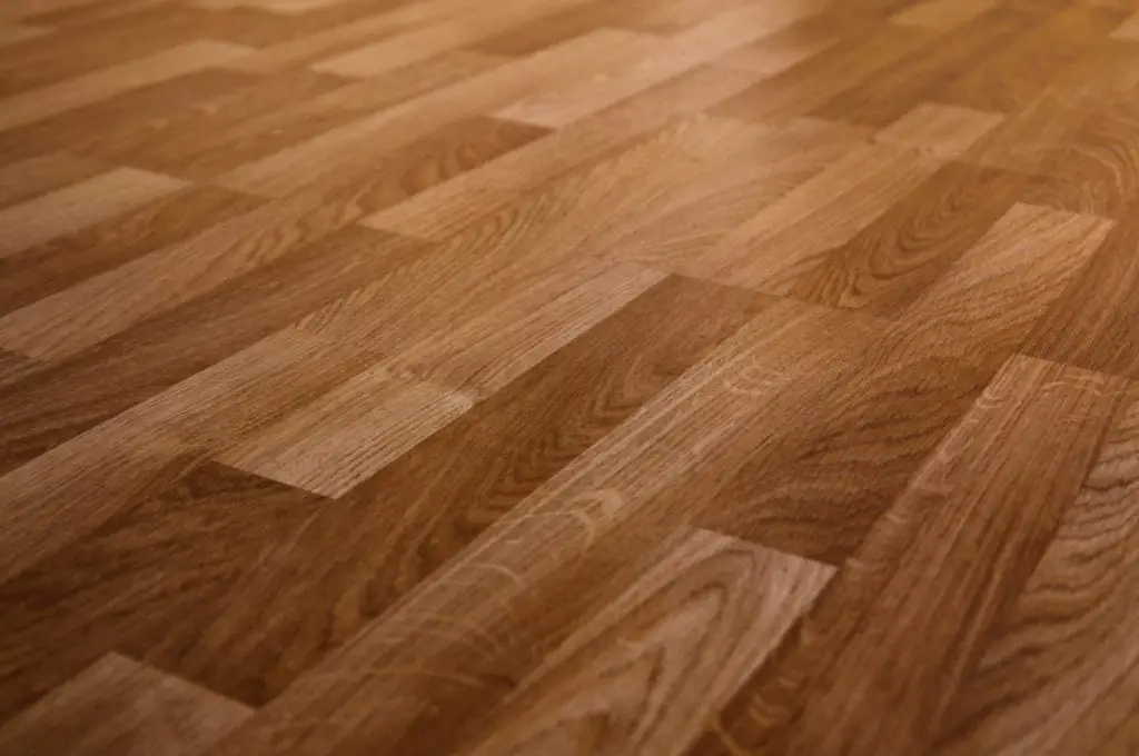 Put down the flooring in a new pattern