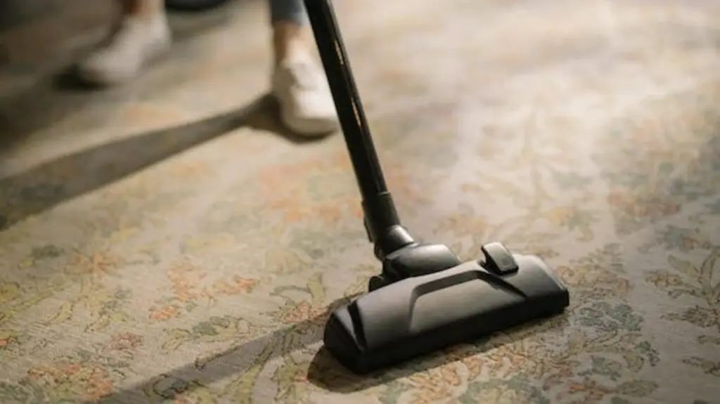 Dusting and Vacuuming Tips for Effective Dusting for a Clean Home